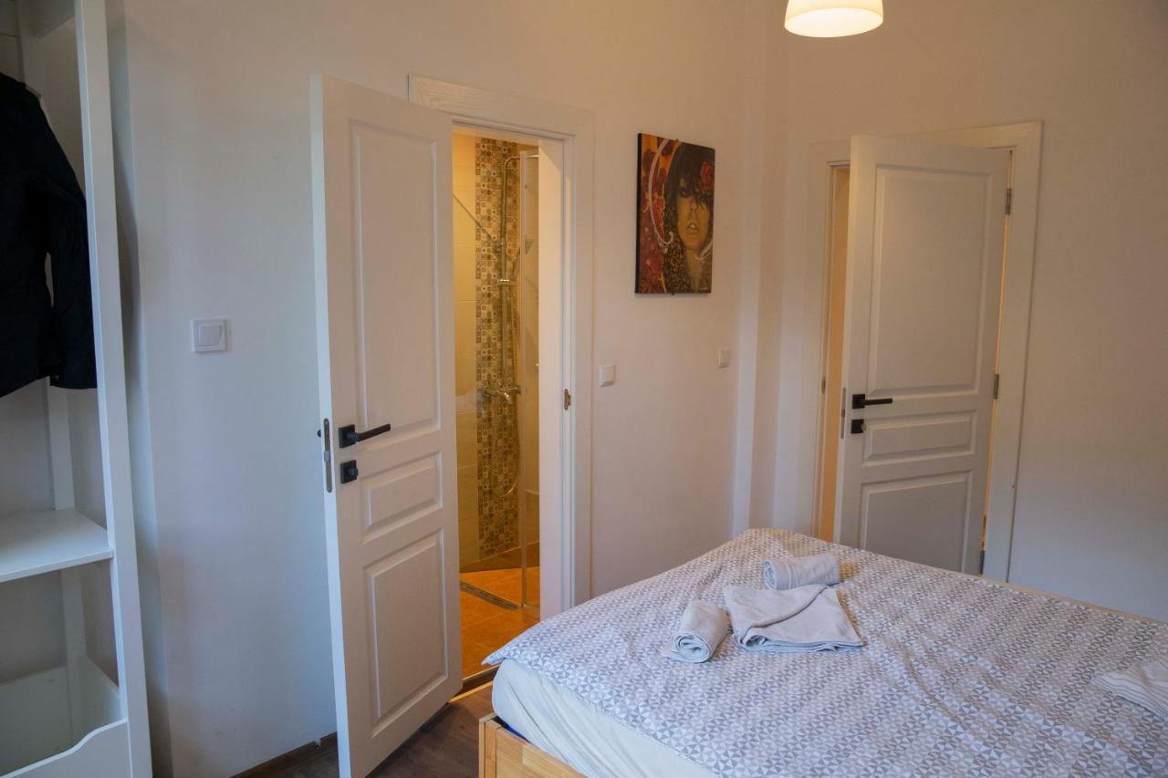 Central Sofia 3-Bedroom Apartment - Urban Art Gallery - Free Parking! Exterior foto